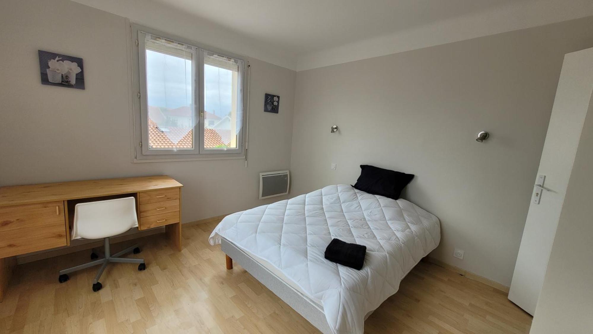 Bel T5 Neuf Avec 4 Appartement *